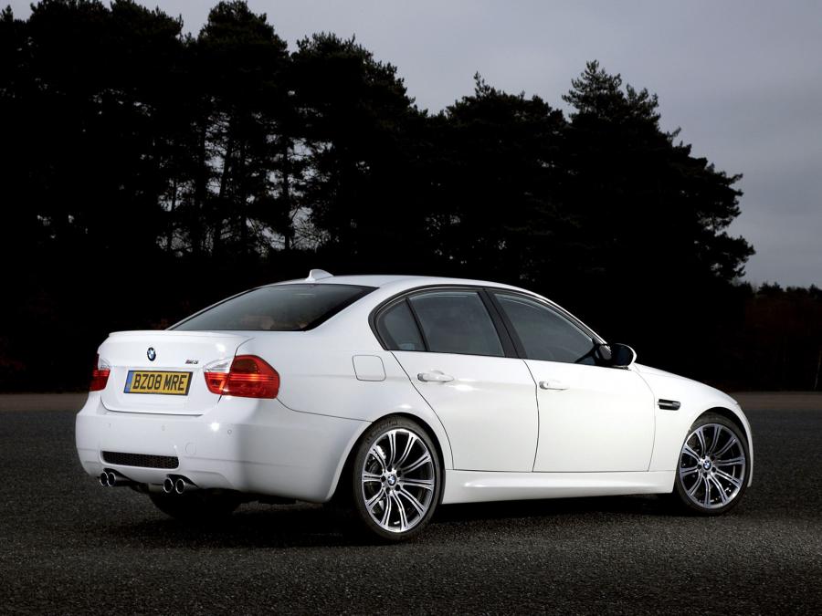  BMW M3 Sedan 2008 года  (UK) (фото 8 из 11)